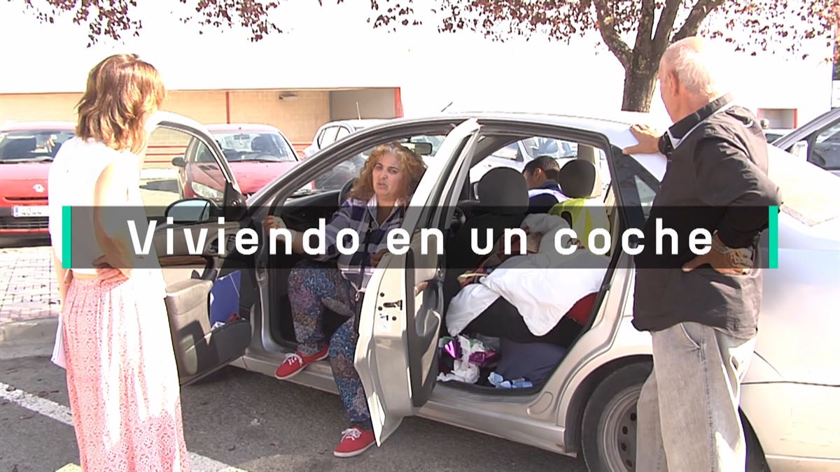 Los Carbonell llevan meses viviendo en un coche en Tudela
