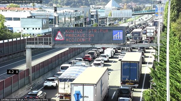 Auto-ilarak istripuaren ostean, Barakaldon (Bizkaia). Argazkia: @trafikoaEJGV
