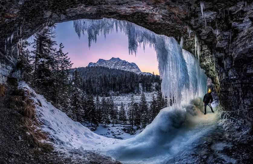  20 Waterfall - Nicolai Brügger