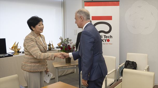 El lehendakari junto a Yuriko Koike, gobernadora de Tokyo que lidera la red G-NETS