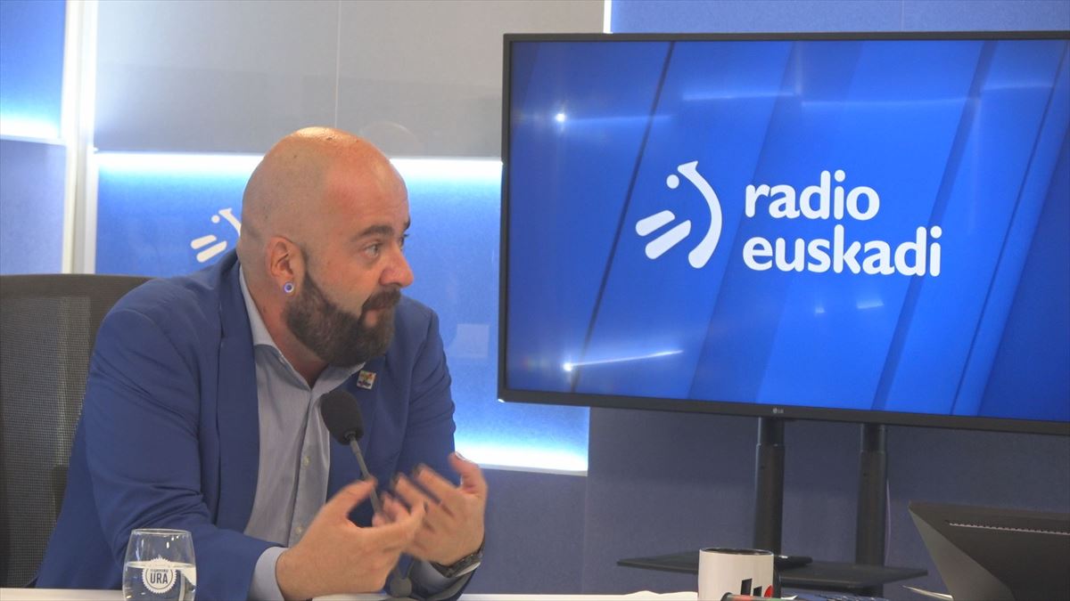 Legarreta, en los estudios de Radio Euskadi. 