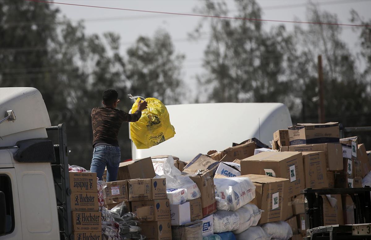 Comienza a entrar en Gaza la ayuda humanitaria a través del paso fronterizo de Rafah