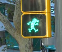 Inauguran en Barcelona los semáforos de Mortadelo y Filemón, diseñados por un profesor navarro