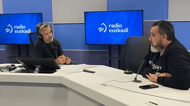 Iñaki Espiga y Joseba Elguezabal en Radio Euskadi. Foto: EITB Media