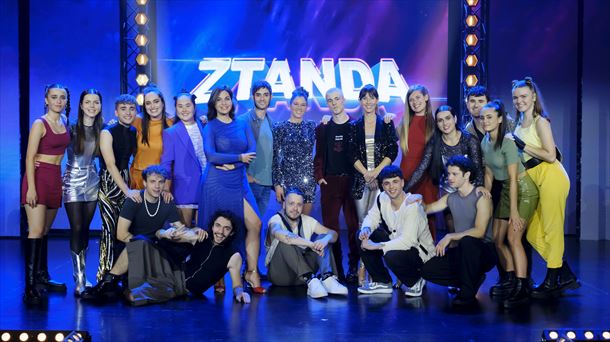 Presentadores, jurado, coaches y concursantes de "Ztanda" 