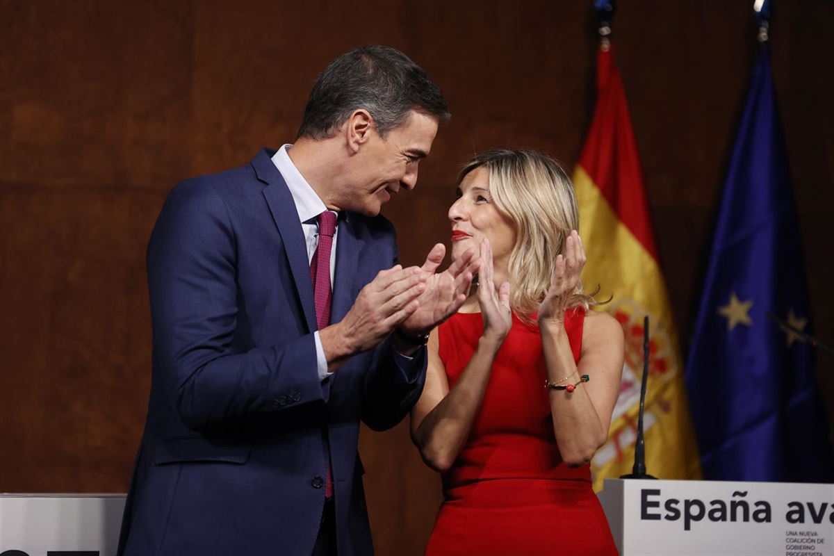 Pedro Sánchez y Yolanda Díaz. Foto: EFE.