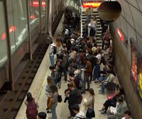 Vagones llenos y mayor tiempo de espera en Metro Bilbao por la huelga en el sector público