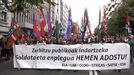 Miles de trabajadores de la función publica salen a la calle en las tres&#8230;