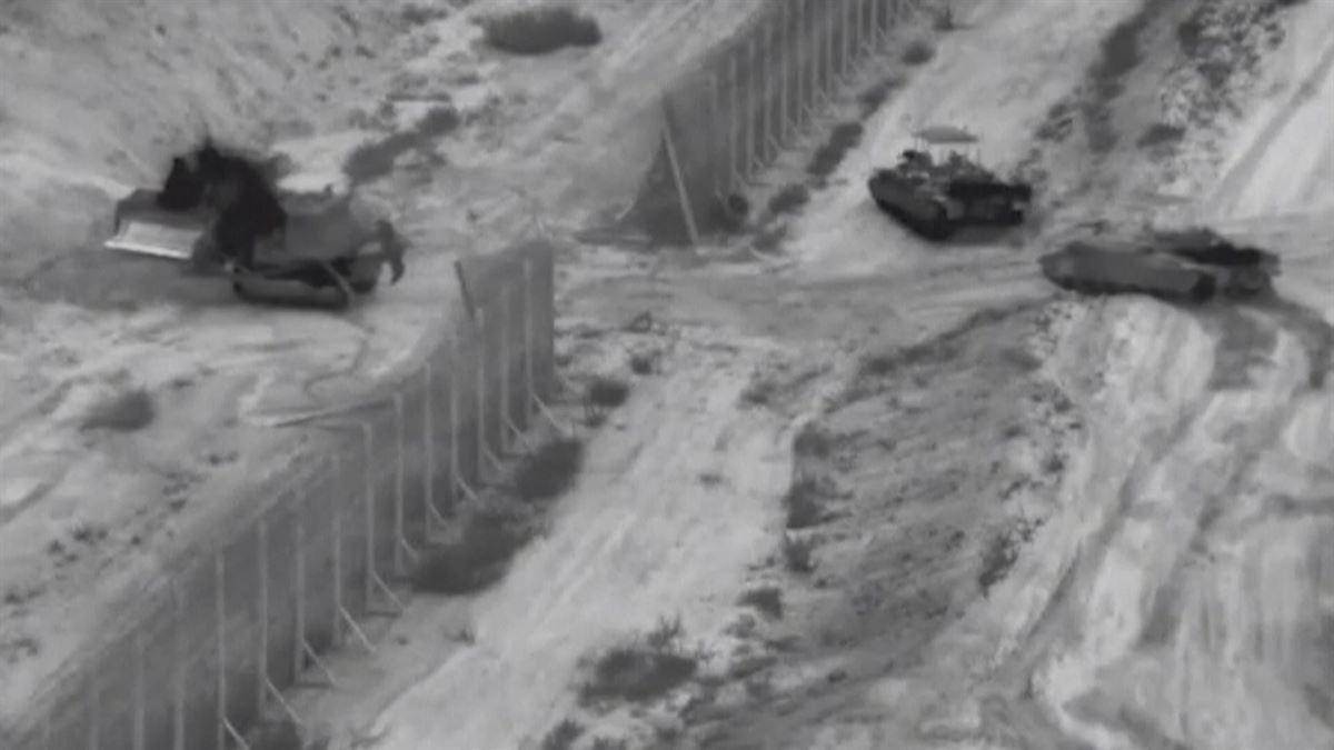 Tanques israelíes entrando en Gaza. Imagen obtenida de un vídeo de Agencias.