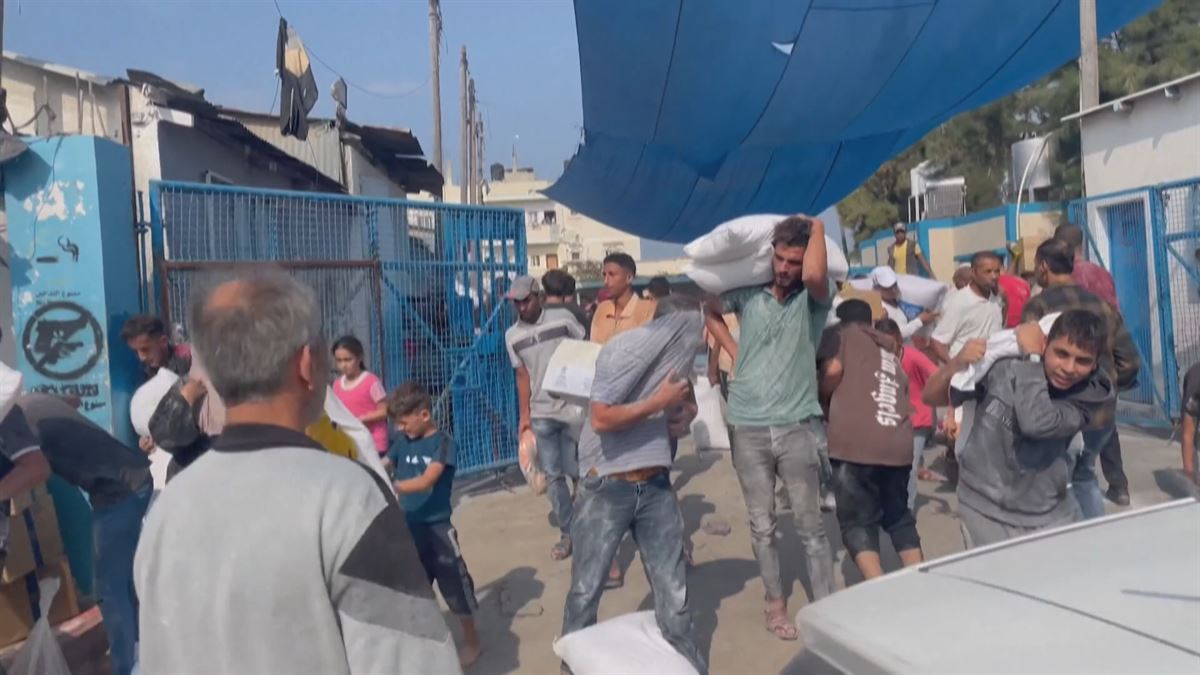 La Agencia de Naciones Unidas confirma que miles de personas están saqueando sus almacenes en Gaza