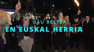 Euskal Herria celebra la Gau Beltza con kalejiras y disfraces