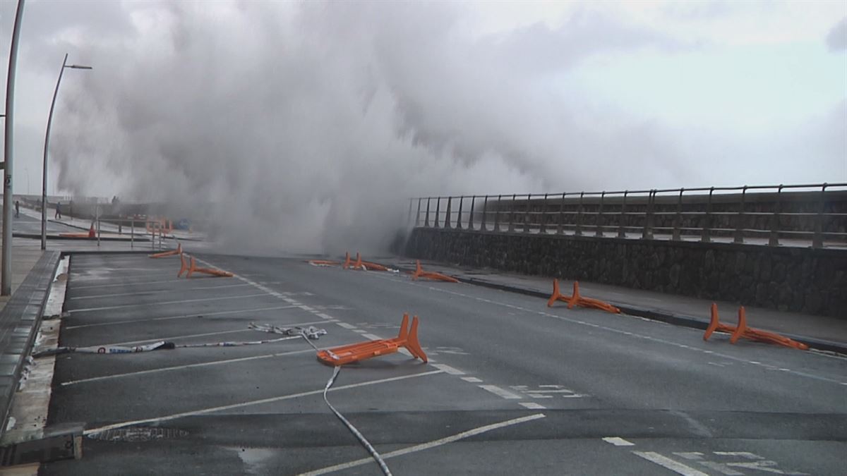 Olas en San Sebastián. Imagen obtenida de un vídeo de EITB Media.