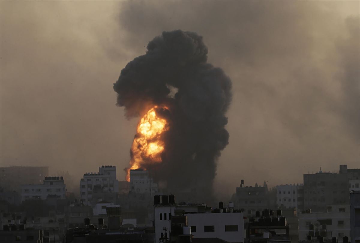 Nuevos bombardeos sobre la Franja de Gaza. Foto: EFE