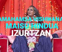 Paramahamsa Vishwananda maisu hinduak 2.000 fededun baino gehiago bildu ditu Izurtzako frontoian