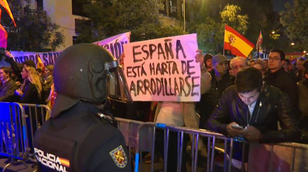 PSOE-Junts itunaren aurkako protestak. Argazkia: EITB