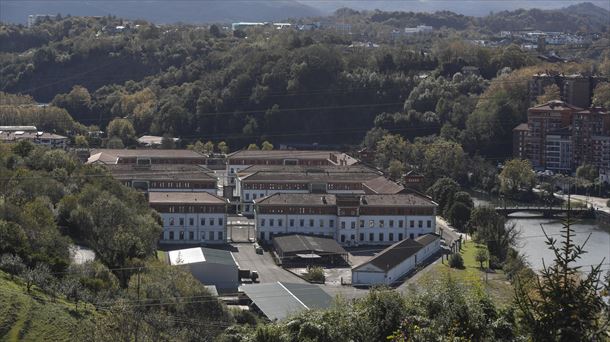 Los cuarteles de Loiola junto al río Urumea, en Donostia-San Sebastián. Foto: EFE