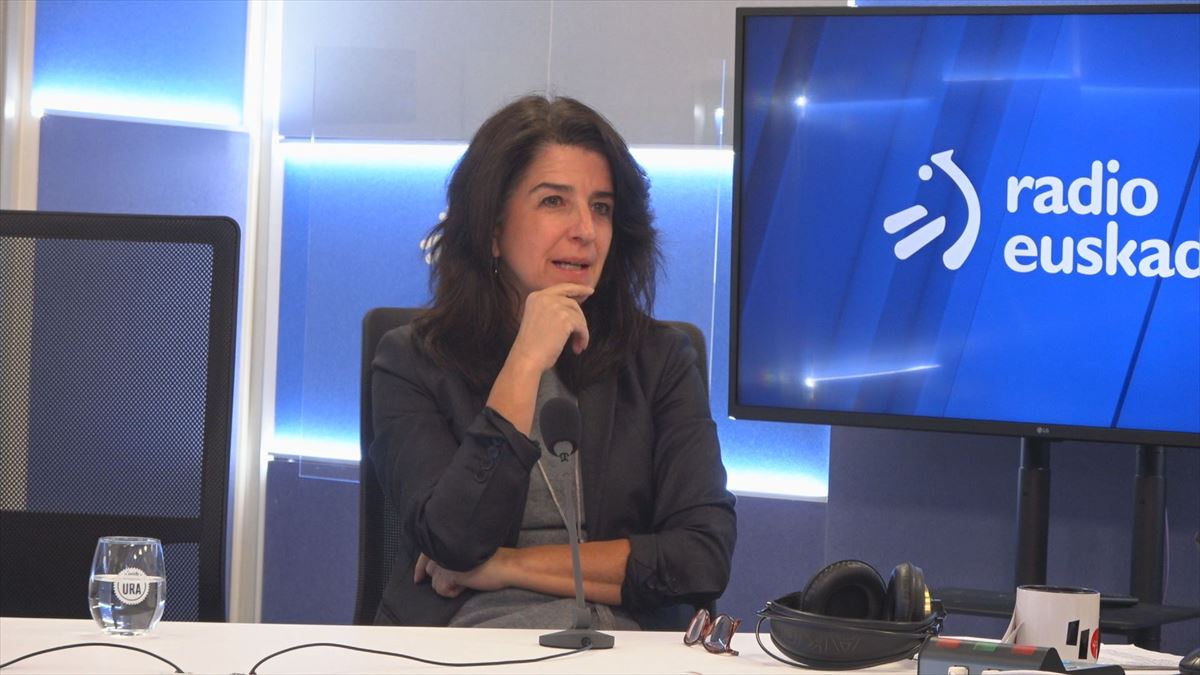 La directora del Instituto Gogora, Aintzane Ezenarro, en Radio Euskadi