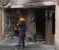 Un conductor ebrio se empotrá contra el portal de una casa en Basauri, y provoca un incendio