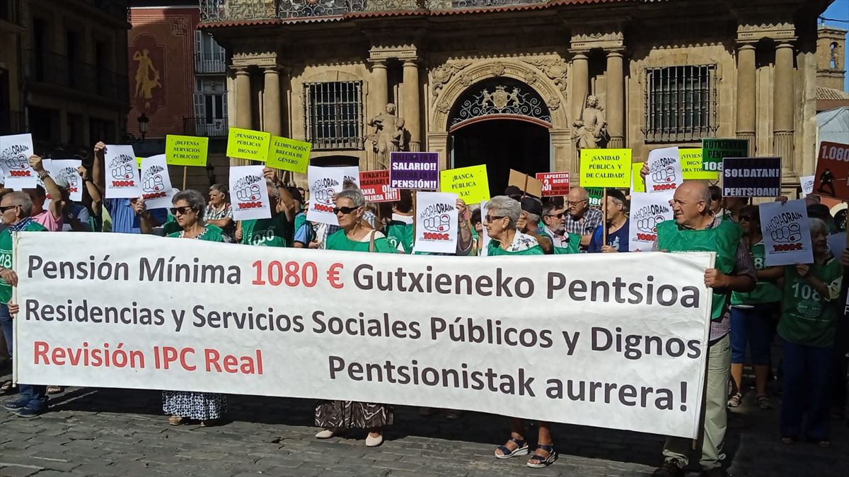 Imagen de una concentración de pensionistas en Pamplona. Foto de archivo de @CoespeOficial