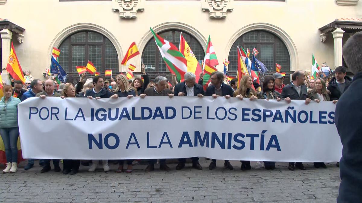 Concentraciones del PP en las capitales vascas contra la Ley de Amnistía