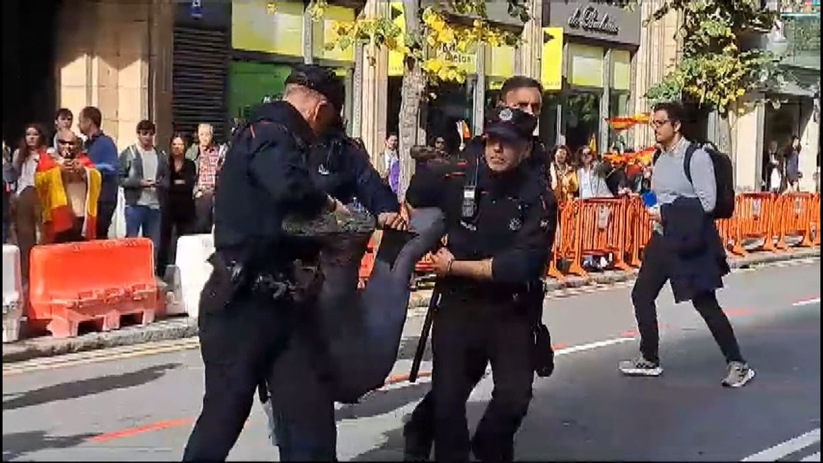 Arrestado un hombre en la protesta de Vox frente a la sede socialista en Bilbao
