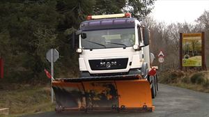 230 profesionales, 36 camiones quitanieves y 60 tractores para 'combatir' los episodios de nieve y hielo
