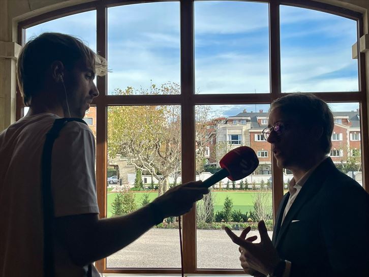 El director Fernando Pereira con Ander Lerena