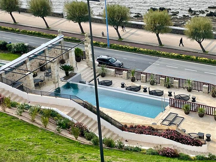 Vistas de la piscina exterior