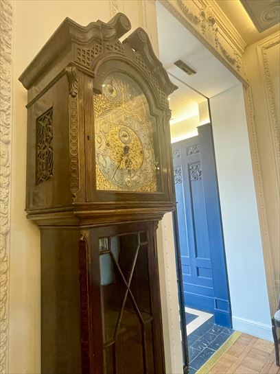 Reloj antiguo en la recepción