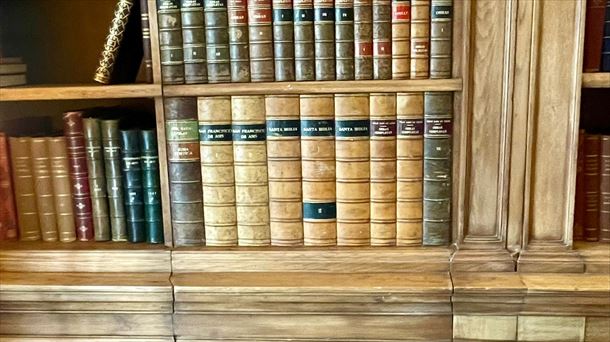 Puerta secreta de la biblioteca