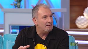 ''Nire bizitza eta Euskal Herriko historia txirikordatzen saiatu naiz 'Kantu berri bat gara' disko-liburuan''