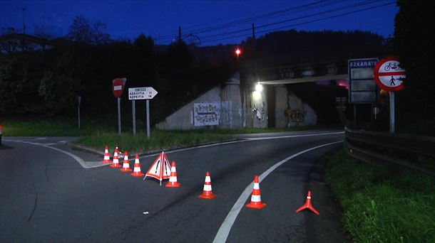 El accidente ha tenido lugar en el alto de Azkarate, entre Azkoitia y Elgoibar