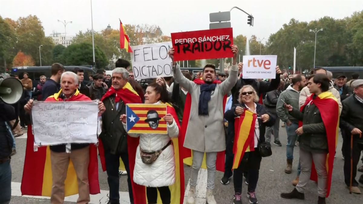 Protestas en el Congreso. Imagen obtenida de un vídeo de Agencias.