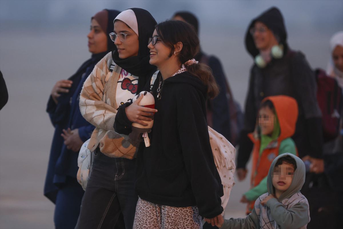 Llegan a Euskadi 26 palestinos que serán acogidos tras salir de la franja de Gaza