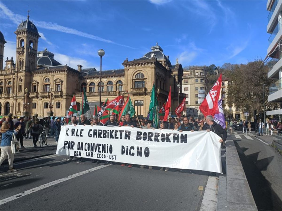 Gipuzkoako garbiketa eta zabor bilketako langileen manifestazioa Donostian