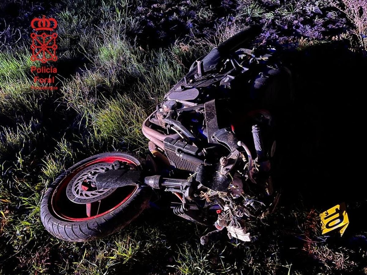 Imagen de la moto que ha sufrido el siniestro en Mendilibarri. Foto: Policía Foral