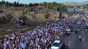 Hamasek bahitutako israeldarren senideek bost eguneko ibilaldia egin dute Tel Avivetik Jerusalemera