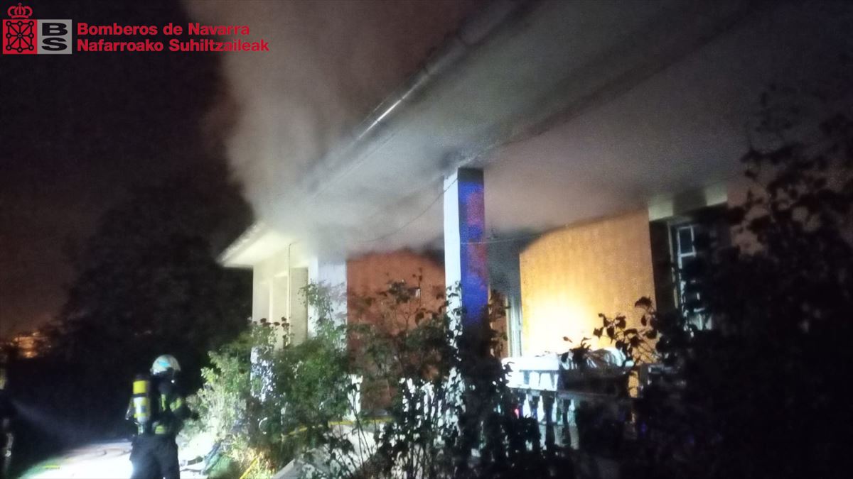 Vivienda incendiada en Zulueta. @bomberos_na