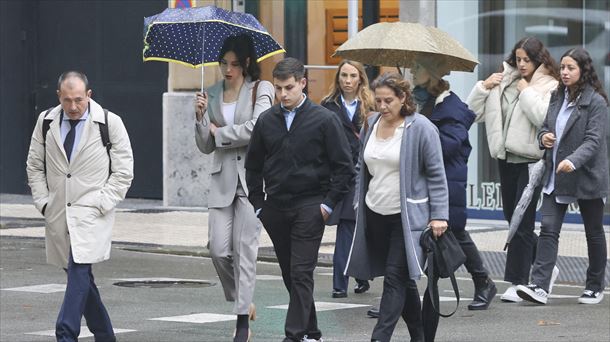 Iker Coca llega al juicio por el asesinato de su hermano Santi. Foto: EFE.