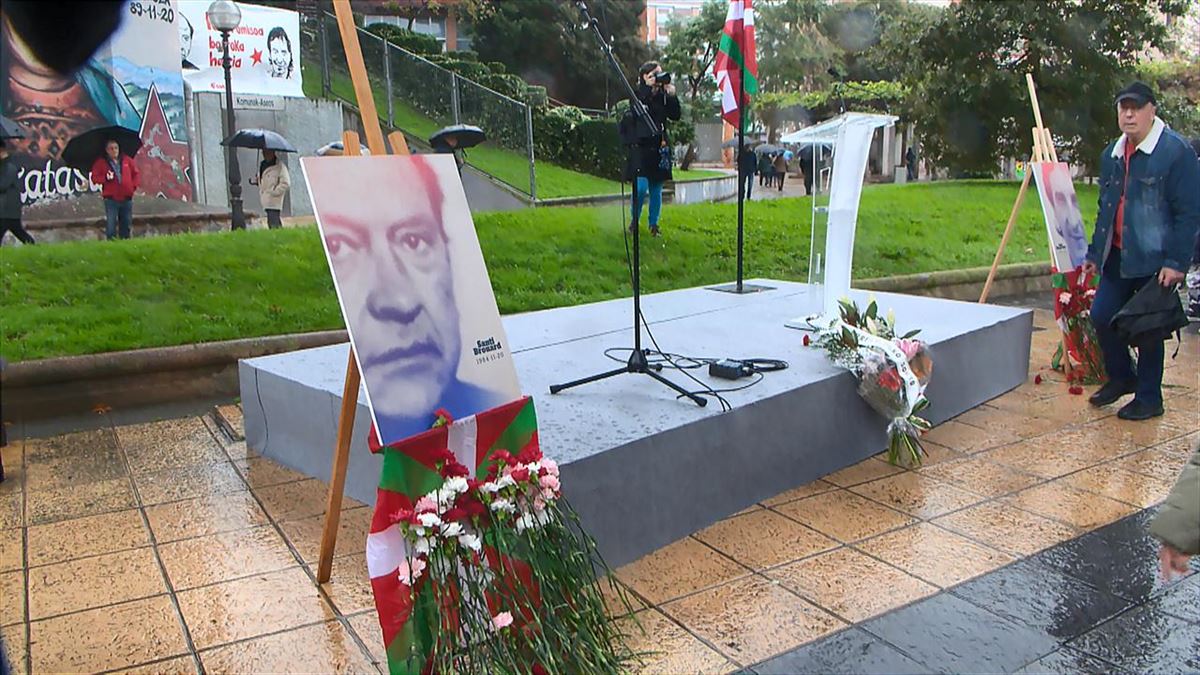 Homenaje a los dirigentes de HB asesinados Santi Brouard y Josu Muguruza. Imagen: EITB