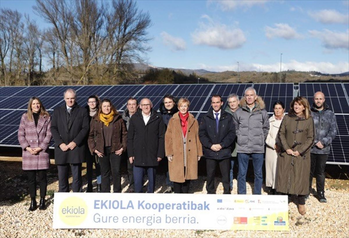 Inauguración del parque solar Mendialdea en en Arraia-Maeztu