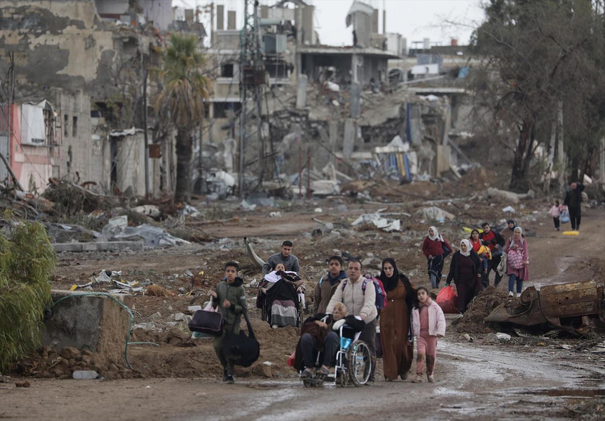 El éxodo de palestinos continúa en Gaza pese a la tregua. Foto: EFE
