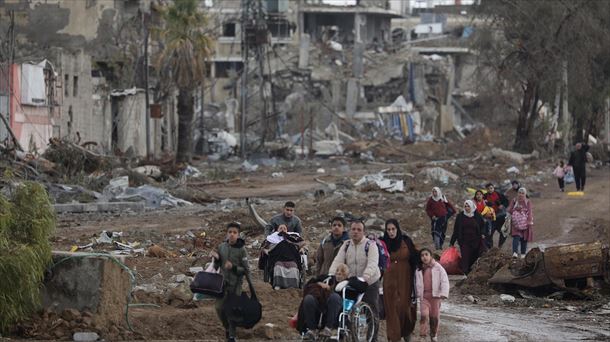 El éxodo de palestinos continúa en Gaza pese a la tregua. Foto: EFE