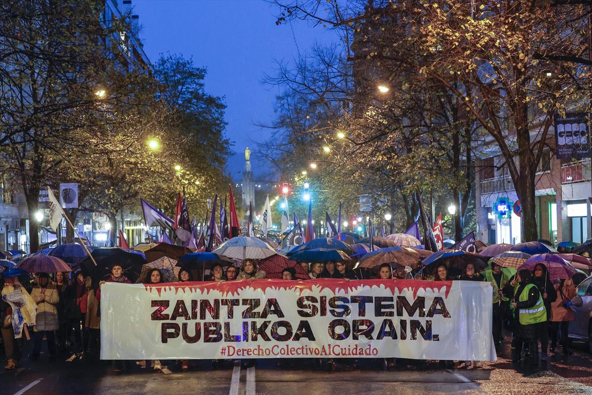 Miles de personas se manifiestan en Bilbao por un sistema público de cuidados