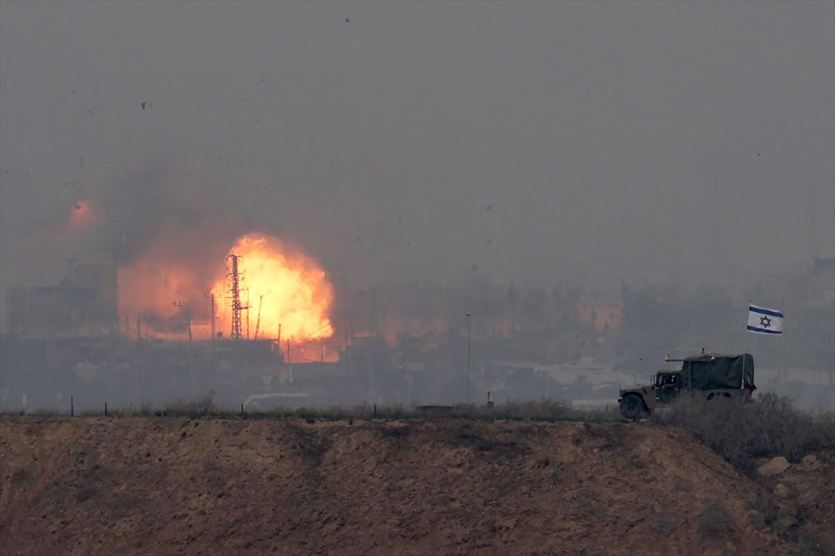 Los bombardeos no cesan en Gaza. Foto: EFE
