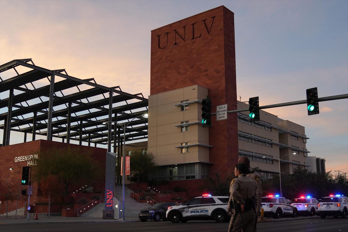 La Policía ha acordonado las inmediaciones de la Universidad de Nevada. 