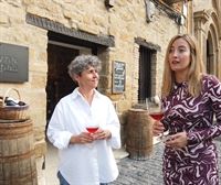 Visitamos Olite y viajamos por su historia copa de vino en mano