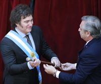 Javier Mileik Argentinako presidente karguaren zina egin du
