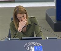 Txakur baten zaunkak entzun dira Europako Parlamentuan eta bertan zeudenek ezin izan diote barreari eutsi