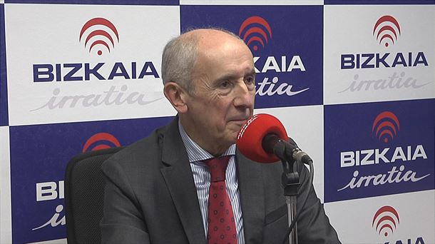 Josu Erkoreka, durante la entrevista con Bizkaia Irratia.